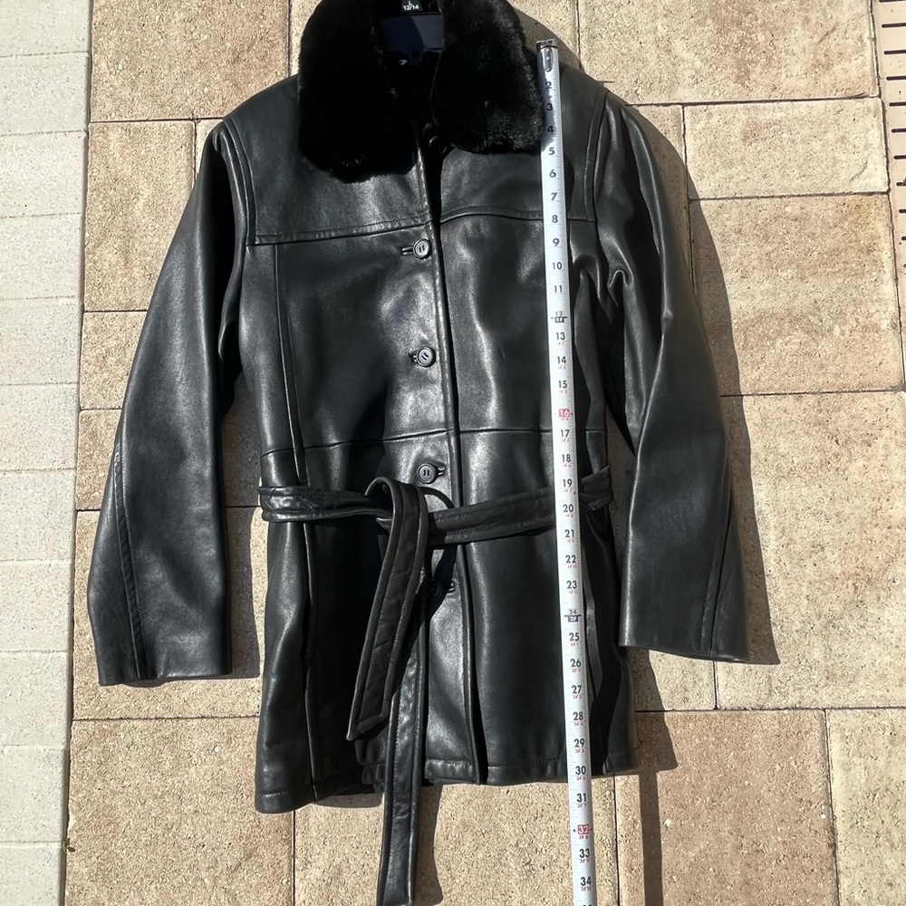 SOLD.   .DANIER Buttery Soft Leather Jacket w/ Fur Collar and Belted SZ 6 - 8 - Picture 12 of 16
